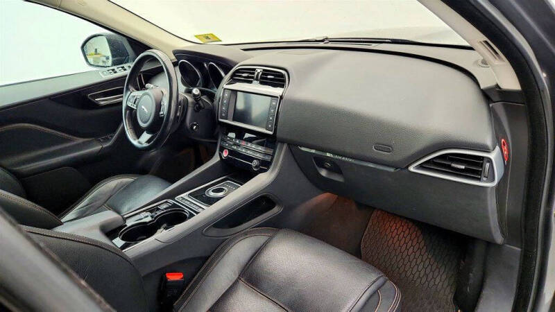 2017 Jaguar F-PACE 35t Prestige