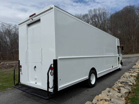 2017 Freightliner MT55 Chassis