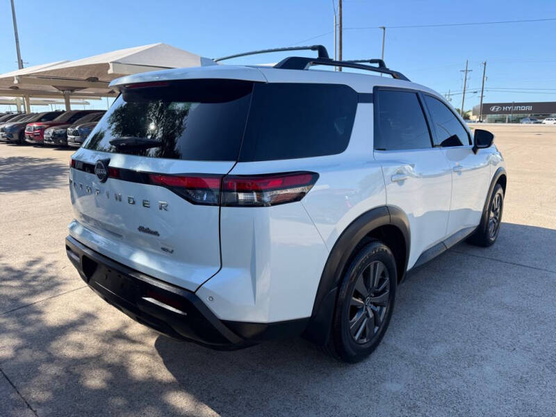 2022 Nissan Pathfinder SV