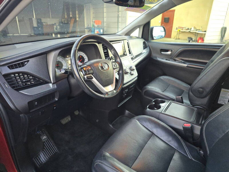 2019 Toyota Sienna SE Premium 8-Passenger
