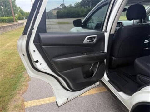 2018 Nissan Pathfinder SV