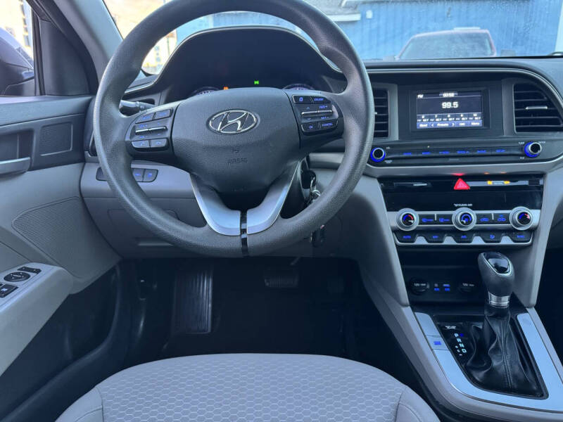 2020 Hyundai Elantra SE