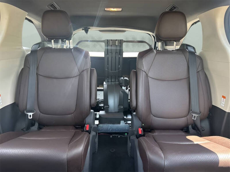 2021 Toyota Sienna Platinum 7-Passenger