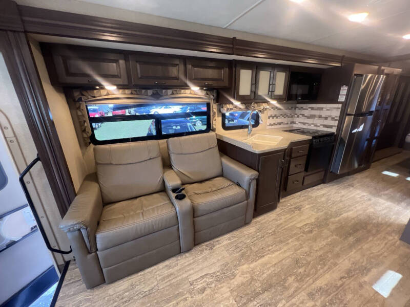 2019 Thor Motor Coach Hurricane