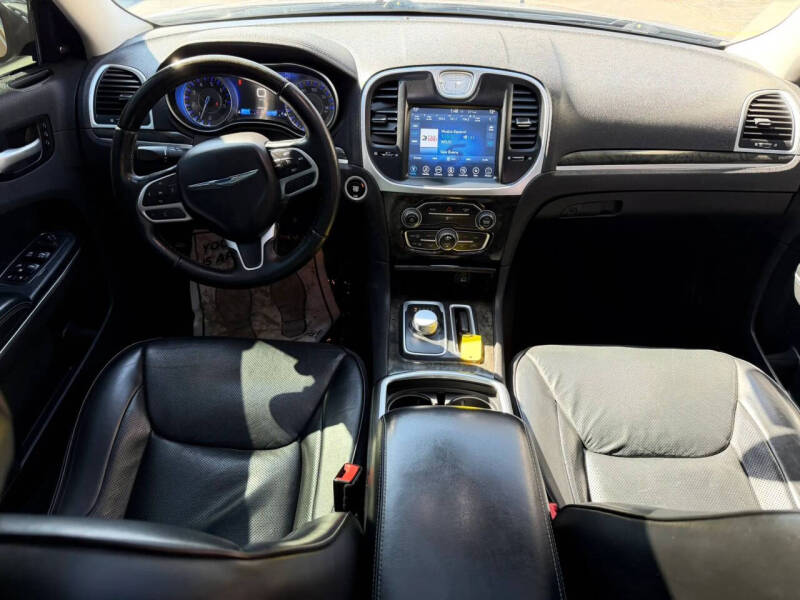 2017 Chrysler 300 C