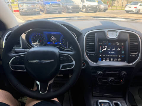 2022 Chrysler 300 Touring L