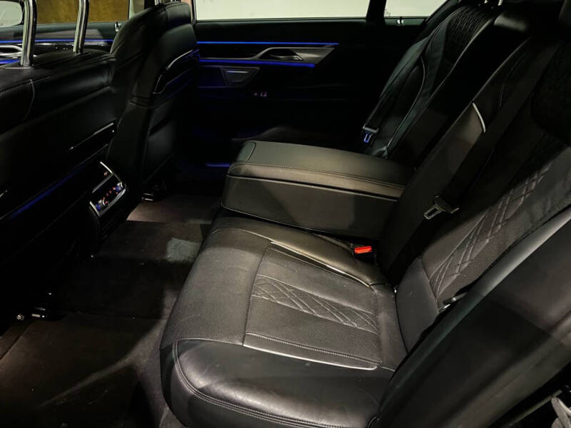 2022 BMW 7 Series 740i