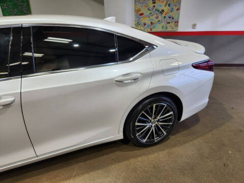 2023 Lexus ES 300h