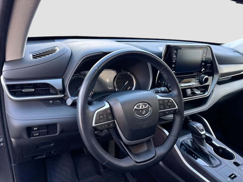 2022 Toyota Highlander Hybrid XLE