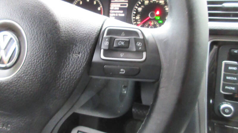 2015 Volkswagen Passat 1.8T SE