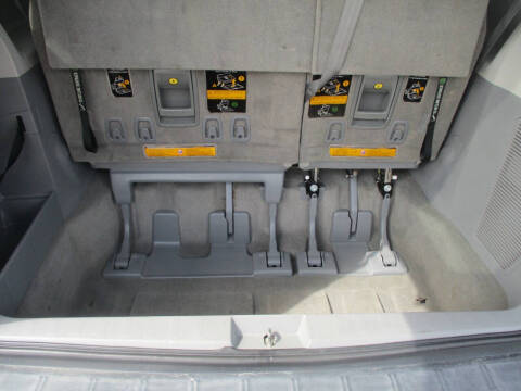 2011 Toyota Sienna LE 7-Passenger Auto Access Seat