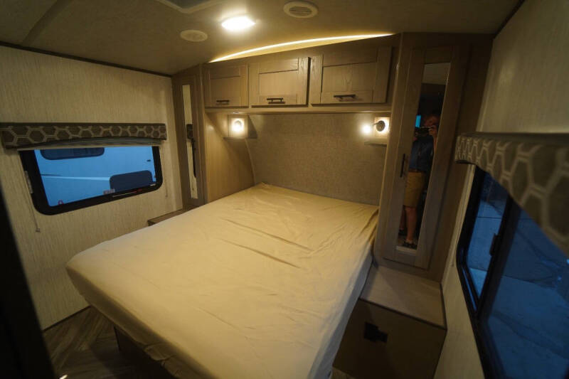 2021 Cruiser RV shadow  Cruiser