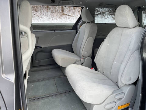 2011 Toyota Sienna LE 7-Passenger