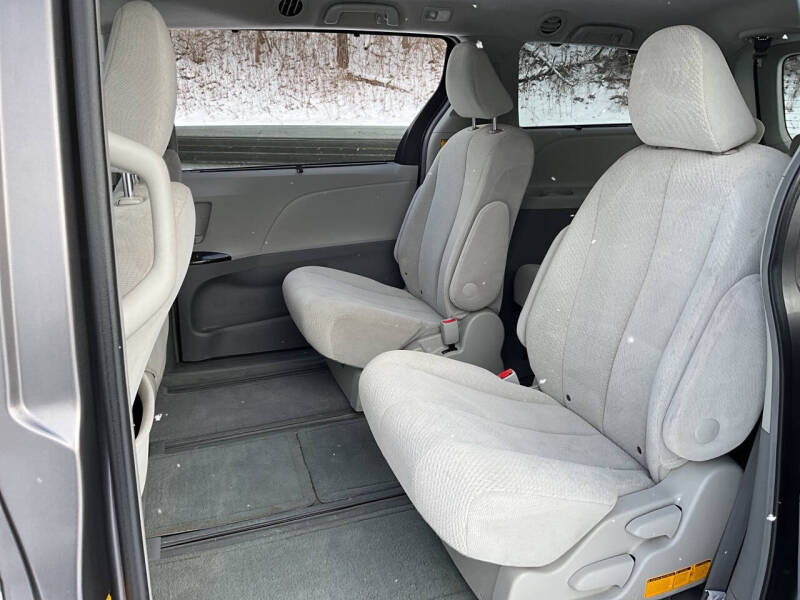 2011 Toyota Sienna LE 7-Passenger