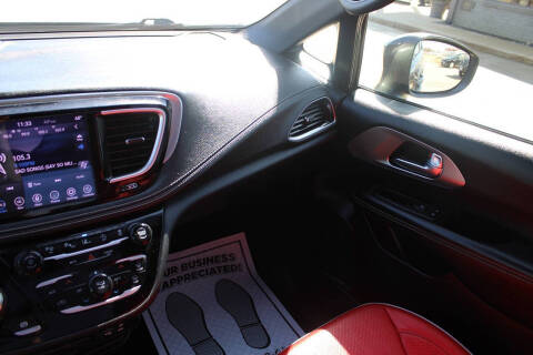 2020 Chrysler Pacifica Limited Red S