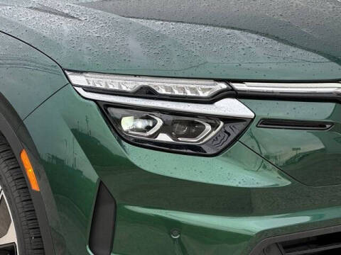 2025 VinFast VF8 Plus