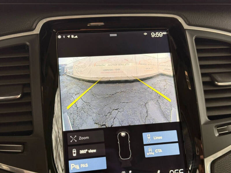 2020 Volvo XC90 T6 Momentum 6-Passenger