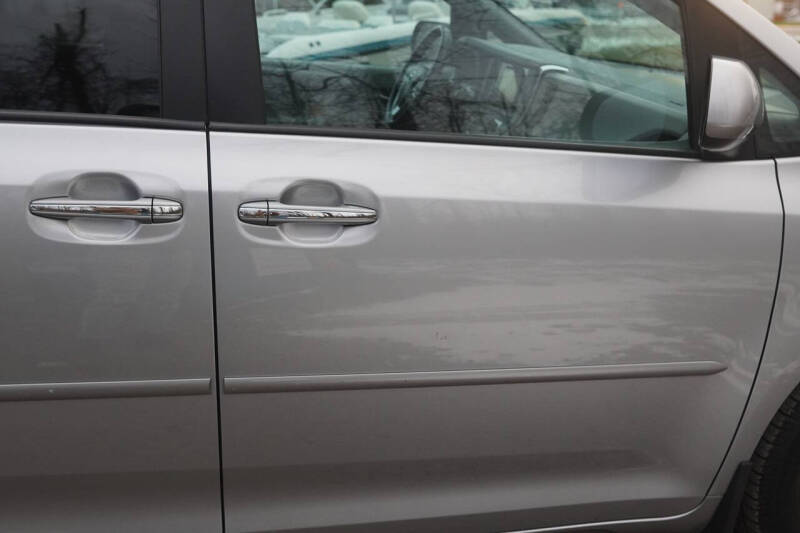 2015 Toyota Sienna XLE 8-Passenger