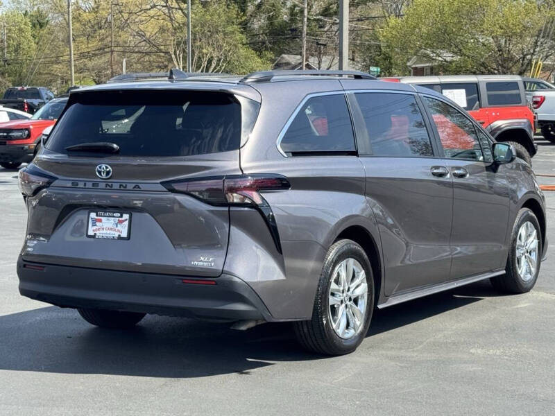 2024 Toyota Sienna XLE 7-Passenger