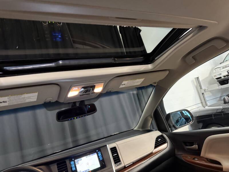 2015 Toyota Sienna Limited Premium 7-Passenger