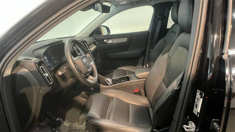 2025 Volvo XC40 B5 Plus Bright Theme