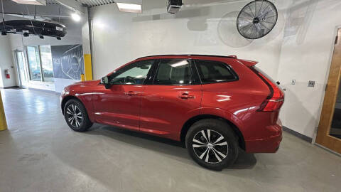 2024 Volvo XC60 B5 Core Dark Theme