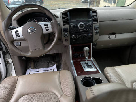 2010 Nissan Pathfinder LE