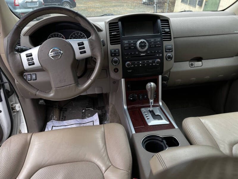 2010 Nissan Pathfinder LE