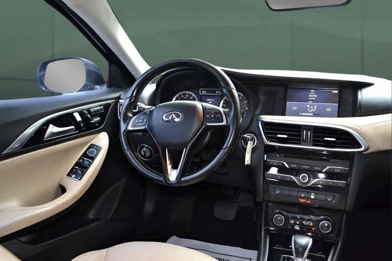 2017 Infiniti QX30 Luxury