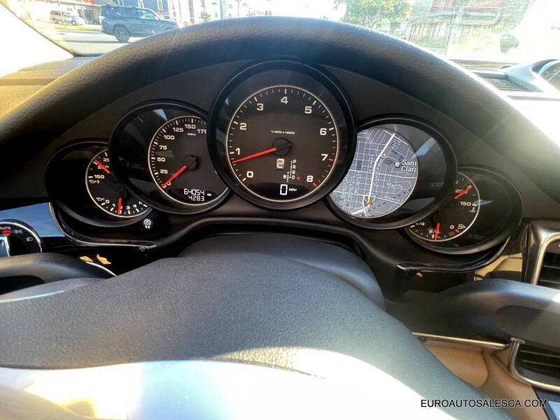 2016 Porsche Panamera 4 Edition