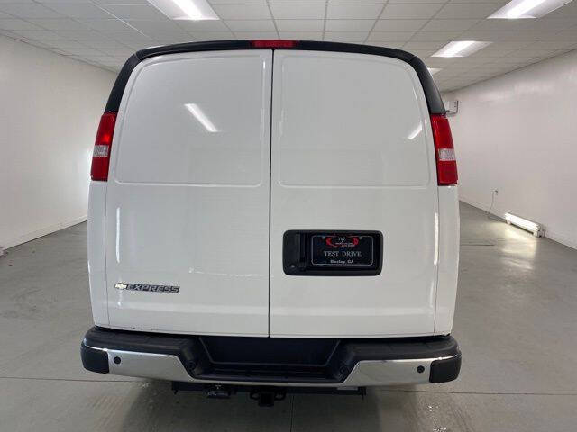 2025 Chevrolet Express 2500