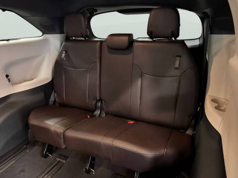 2023 Toyota Sienna Platinum 7-Passenger