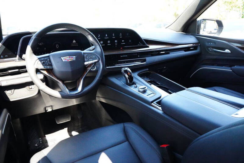 2023 Cadillac Escalade ESV Luxury