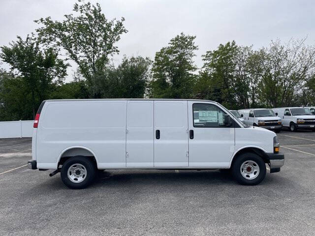 2025 Chevrolet Express 3500