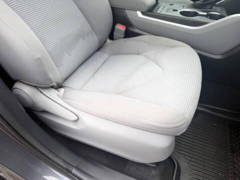 2020 Toyota Highlander LE