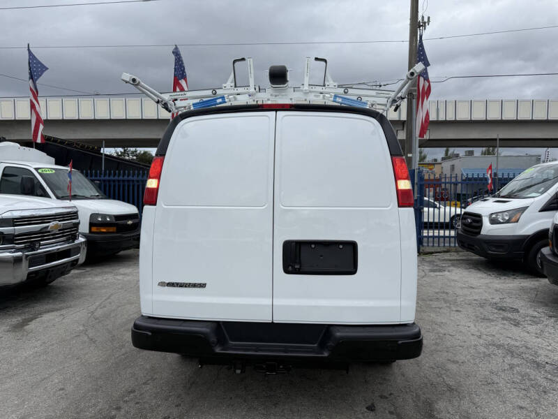 2021 Chevrolet Express 2500