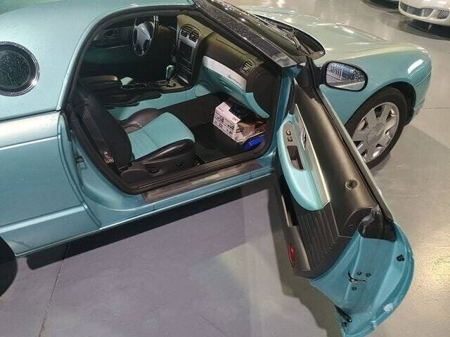2002 Ford Thunderbird 25