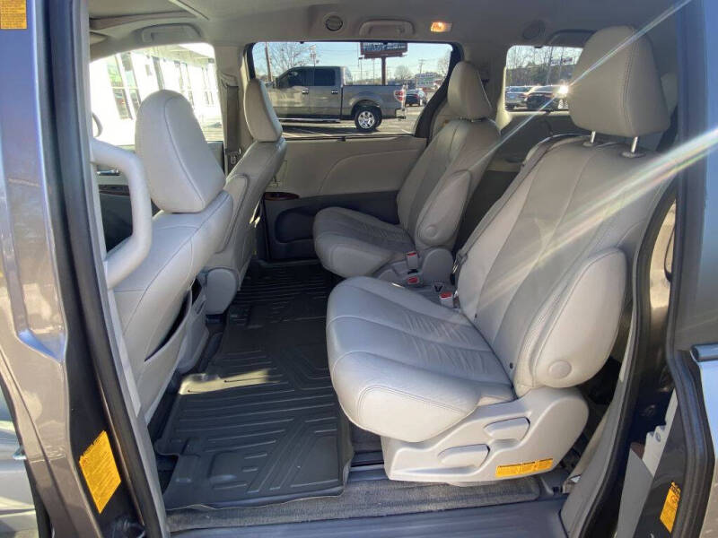 2013 Toyota Sienna XLE 8-Passenger