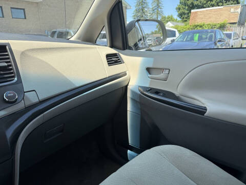 2011 Toyota Sienna Base 7-Passenger
