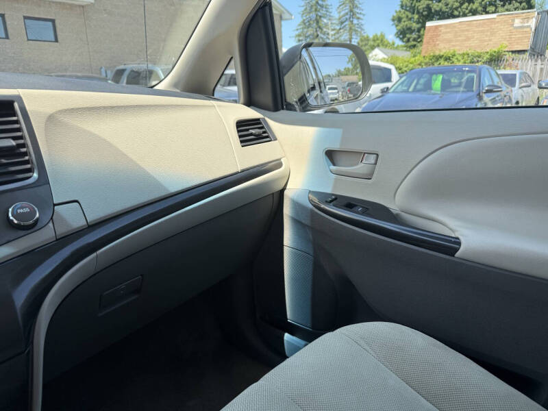 2011 Toyota Sienna Base 7-Passenger