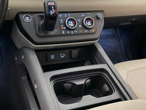 2023 Land Rover Defender 110 SE