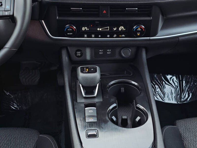 2025 Nissan Rogue SV