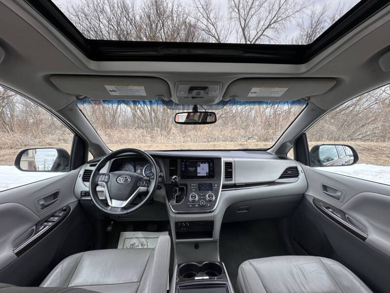 2017 Toyota Sienna XLE 8-Passenger