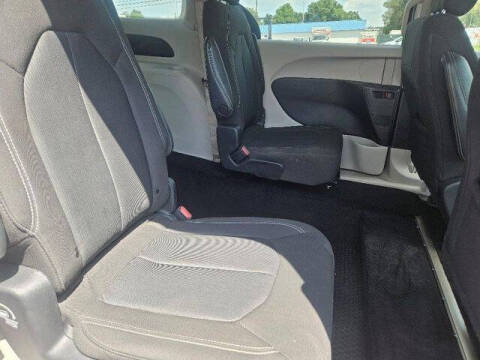 2022 Chrysler Voyager LX