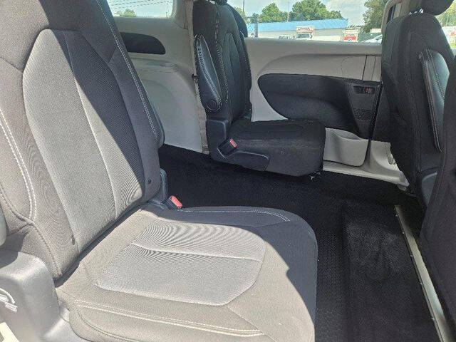 2022 Chrysler Voyager LX