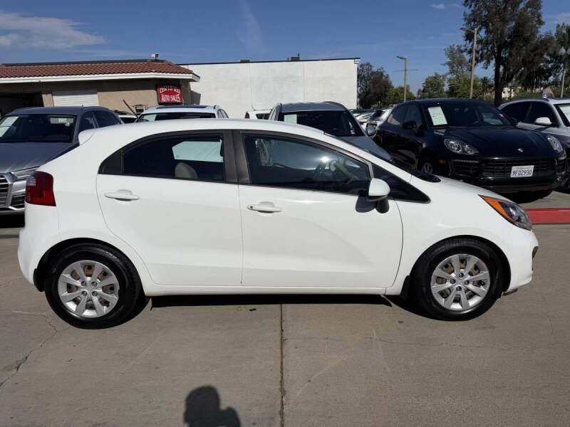 2015 Kia Rio 5-Door LX