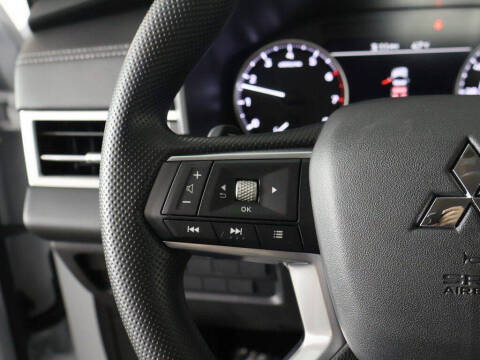 2026 Mitsubishi Outlander ES
