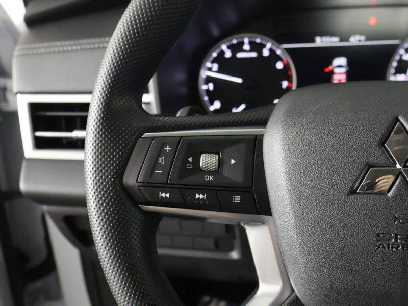 2026 Mitsubishi Outlander ES