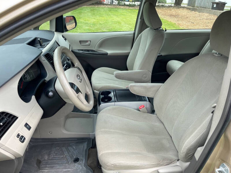 2013 Toyota Sienna L 7-Passenger
