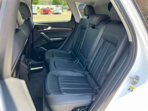 2023 Audi Q5 quattro Premium 40 TFSI